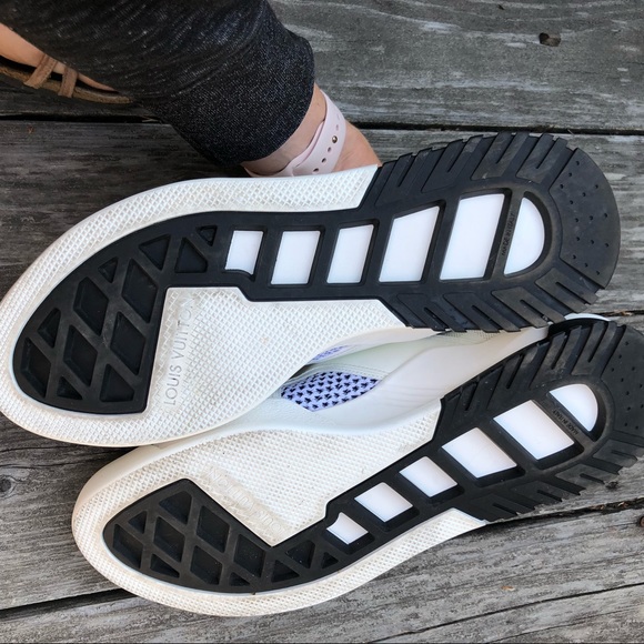 !!SOLD!! LOUIS VUITTON Damier Fuel Power sz 9 1/2 - Picture 4 of 8